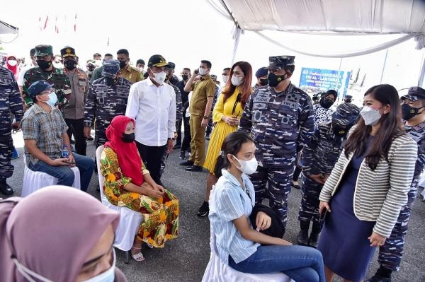 Dampingi KASAL Kunjungi Vaksinasi di Mako Lantamal I Belawan Gubernur Edy Rahmayadi Sebut Sinergitas Lembaga Sangat Baik di Sumut